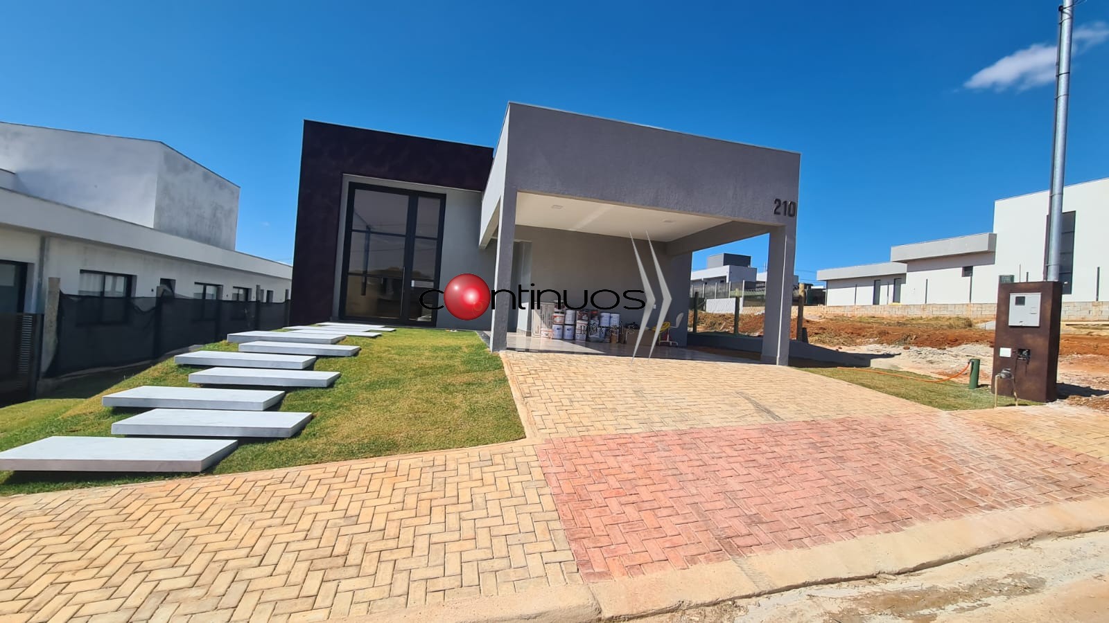 Casa, 4 quartos, 247 m² - Foto 1