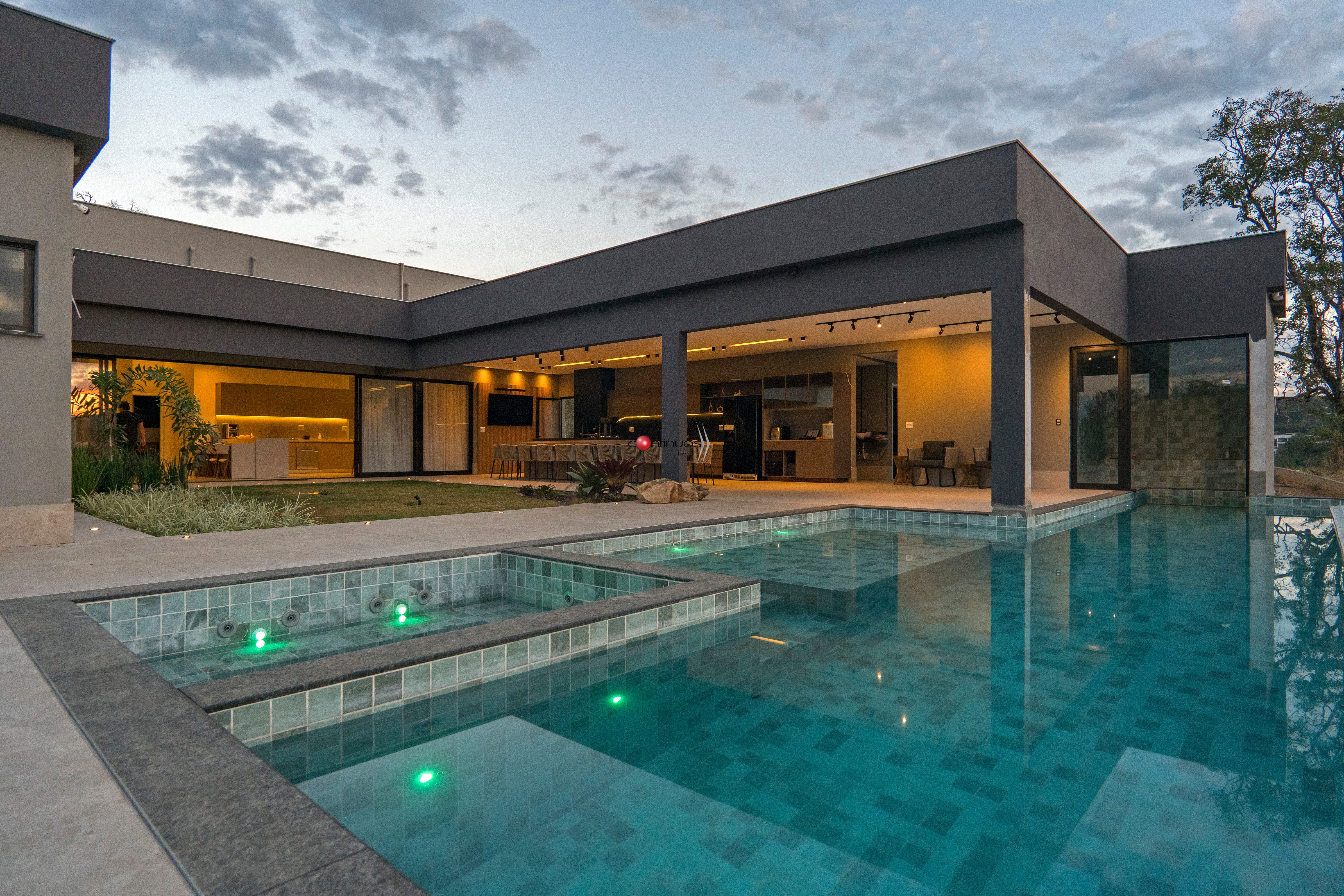 Casa de Condomínio, 4 quartos - Foto 1