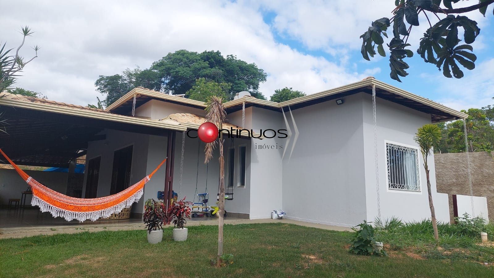 Casa à venda com 2 quartos, 240m² - Foto 1