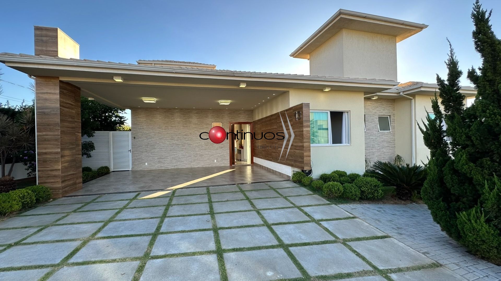 Casa de Condomínio à venda com 4 quartos, 375m² - Foto 1