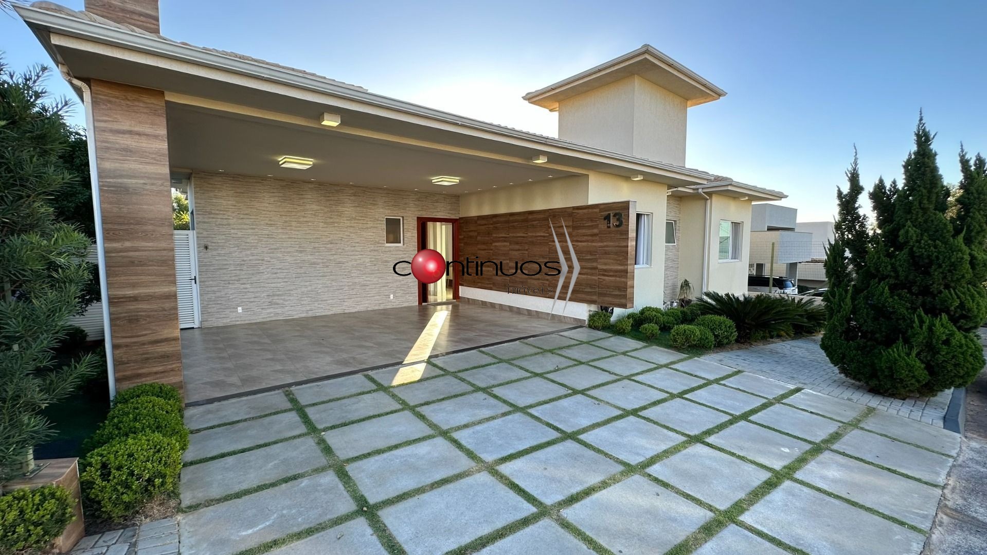 Casa de Condomínio à venda com 4 quartos, 375m² - Foto 4