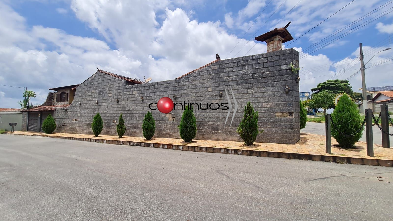 Casa à venda com 4 quartos, 250m² - Foto 2