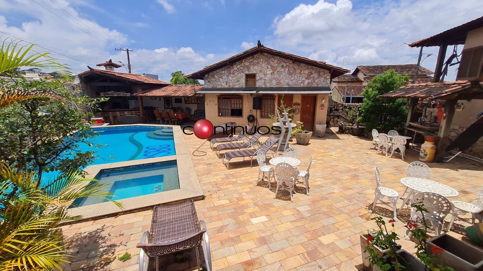 Casa à venda com 4 quartos, 250m² - Foto 4