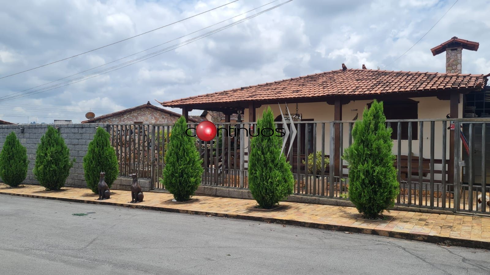 Casa à venda com 4 quartos, 250m² - Foto 1