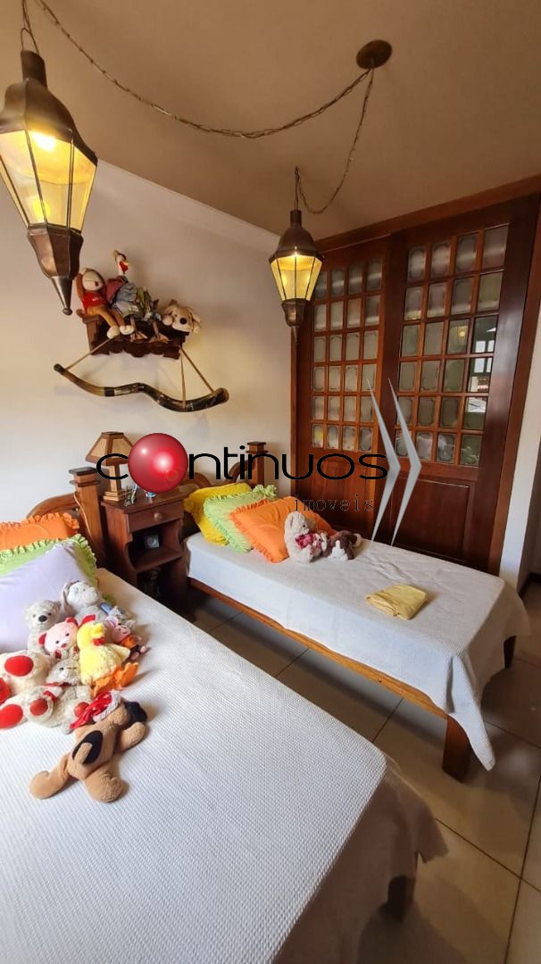 Casa à venda com 4 quartos, 250m² - Foto 33