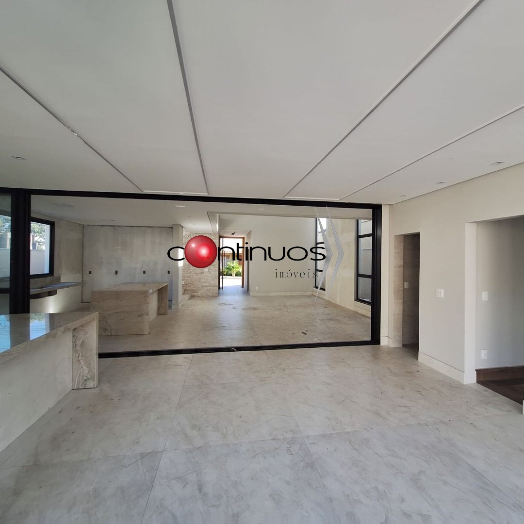 Casa de Condomínio à venda com 4 quartos, 310m² - Foto 2
