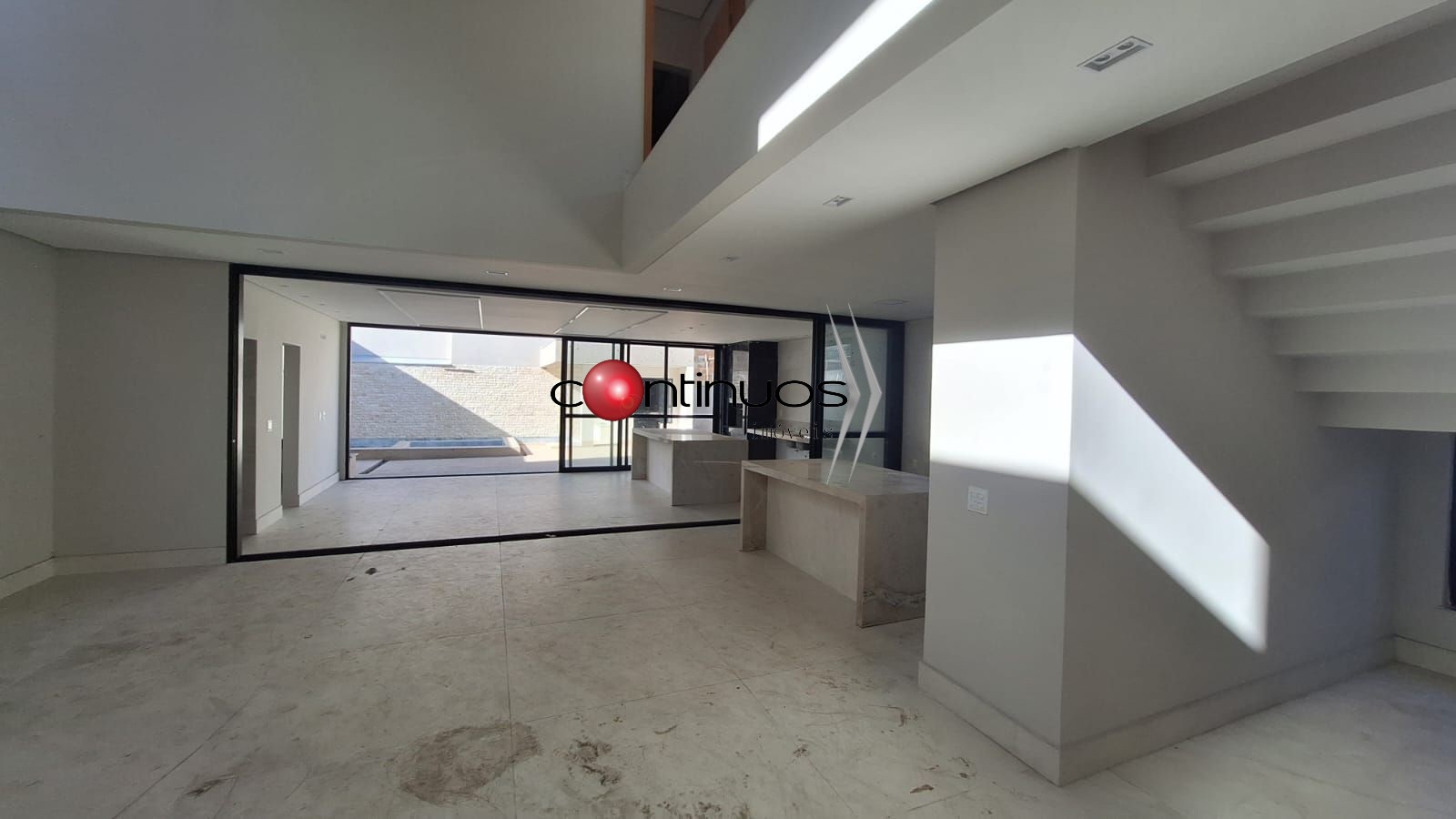 Casa de Condomínio à venda com 4 quartos, 310m² - Foto 3