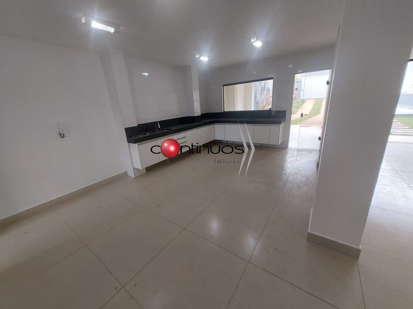 Casa, 4 quartos, 338 m² - Foto 2