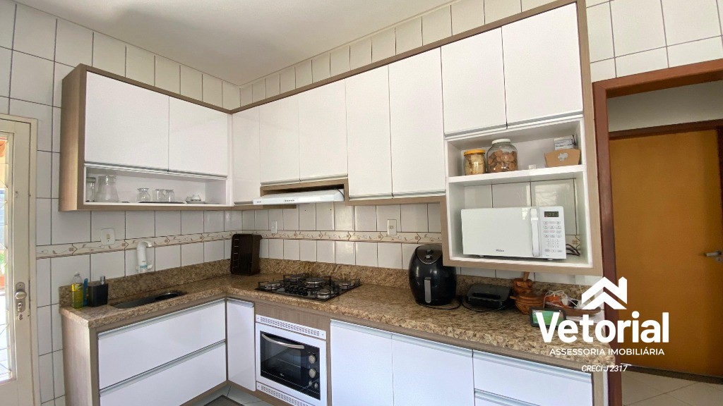 Casa à venda com 3 quartos, 330m² - Foto 33