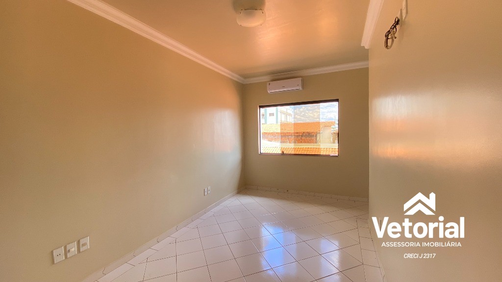 Foto Sobrado com 3/4, sendo 02 suítes , sala ampla, cozinha com armários, excelente! / Barreiras-BA