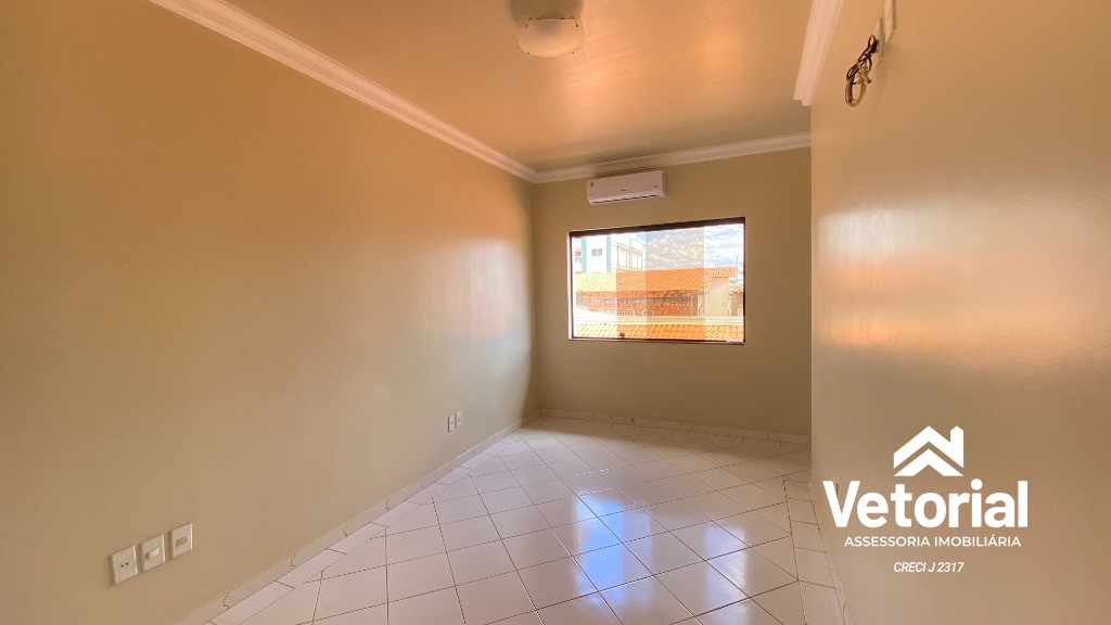 Foto Sobrado com 3/4, sendo 02 suítes , sala ampla, cozinha com armários, excelente! / Barreiras-BA