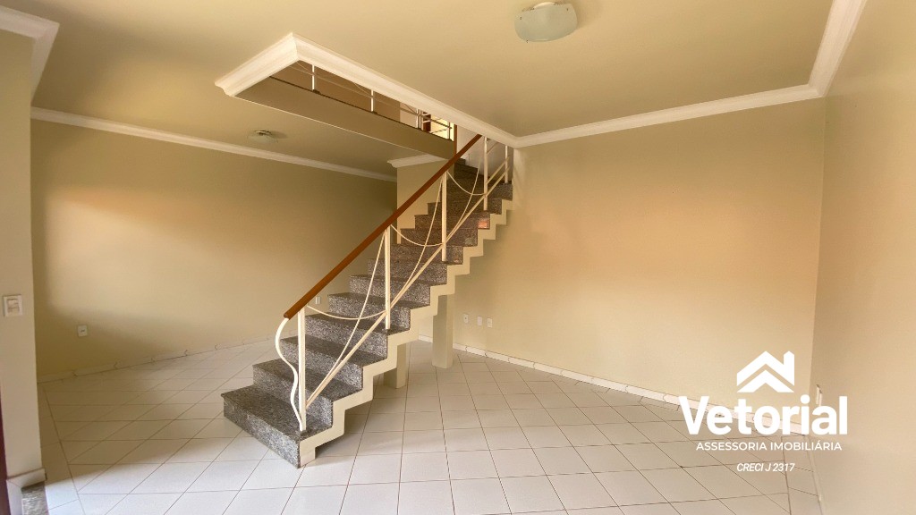 Foto Sobrado com 3/4, sendo 02 suítes , sala ampla, cozinha com armários, excelente! / Barreiras-BA