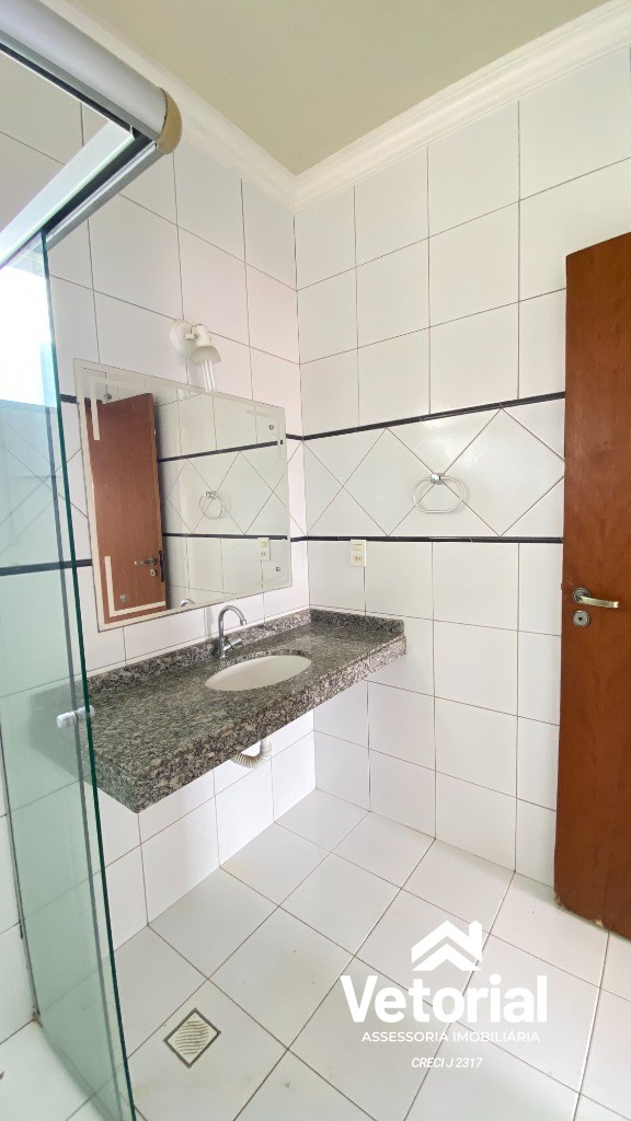 Foto Sobrado com 3/4, sendo 02 suítes , sala ampla, cozinha com armários, excelente! / Barreiras-BA