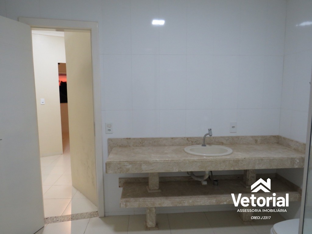 Foto Oportunidade única! Casa para locação no Jardim Ouro Branco em Barreiras-BA: 3 quartos, 2 suítes, 3 salas, 3 banheiros, 4 vagas de garagem, 300m².