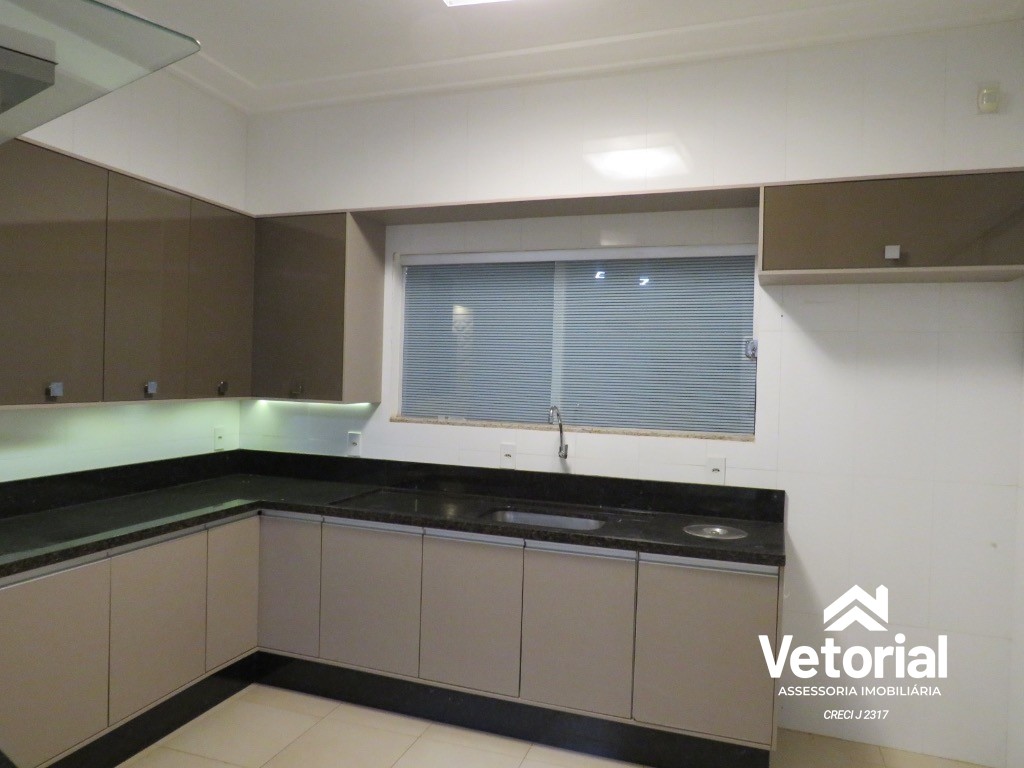 Foto Oportunidade única! Casa para locação no Jardim Ouro Branco em Barreiras-BA: 3 quartos, 2 suítes, 3 salas, 3 banheiros, 4 vagas de garagem, 300m².
