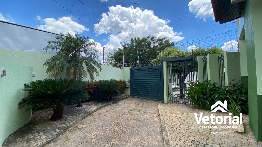 Foto Sobrado com 3/4, sendo 02 suítes , sala ampla, cozinha com armários, excelente! / Barreiras-BA