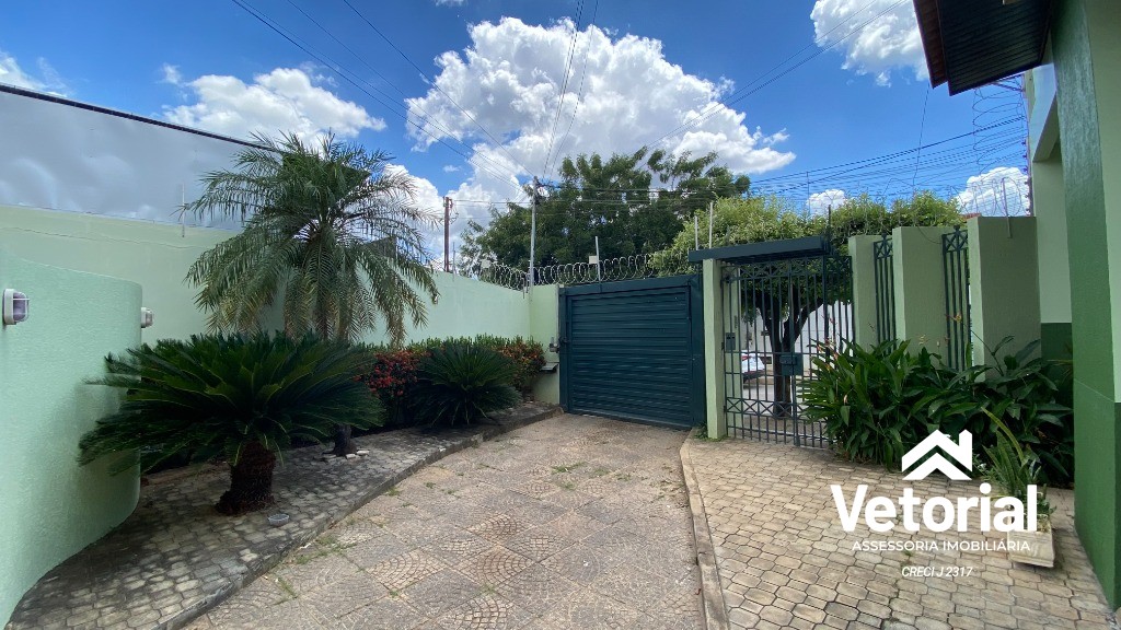 Foto Sobrado com 3/4, sendo 02 suítes , sala ampla, cozinha com armários, excelente! / Barreiras-BA