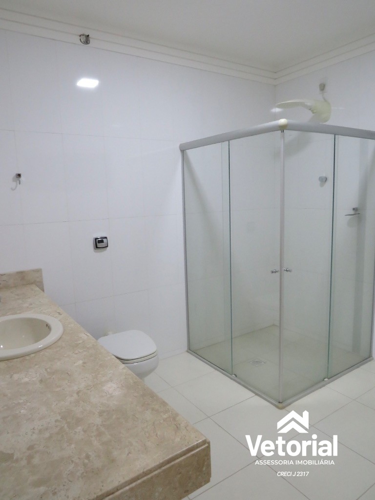 Foto Oportunidade única! Casa para locação no Jardim Ouro Branco em Barreiras-BA: 3 quartos, 2 suítes, 3 salas, 3 banheiros, 4 vagas de garagem, 300m².