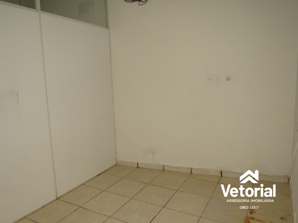 Foto Oportunidade de Locação: Ponto Comercial com Salas, 1 Banheiro e 82m² no Centro de Barreiras-BA!