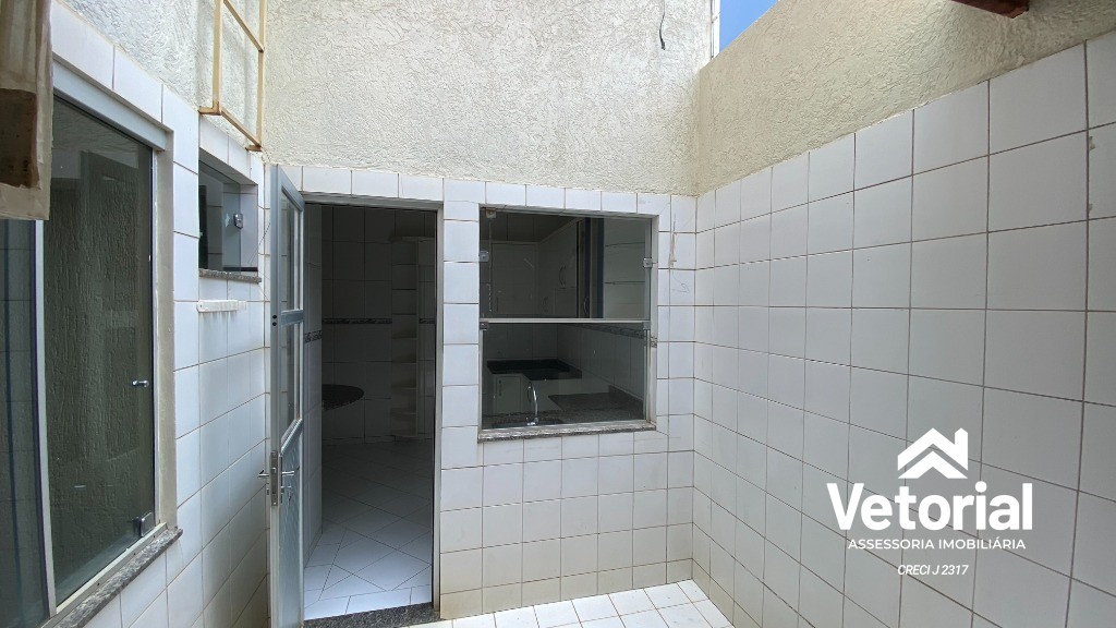 Foto Sobrado com 3/4, sendo 02 suítes , sala ampla, cozinha com armários, excelente! / Barreiras-BA