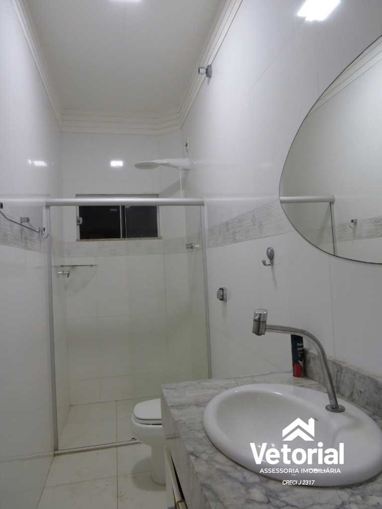Foto Oportunidade única! Casa para locação no Jardim Ouro Branco em Barreiras-BA: 3 quartos, 2 suítes, 3 salas, 3 banheiros, 4 vagas de garagem, 300m².