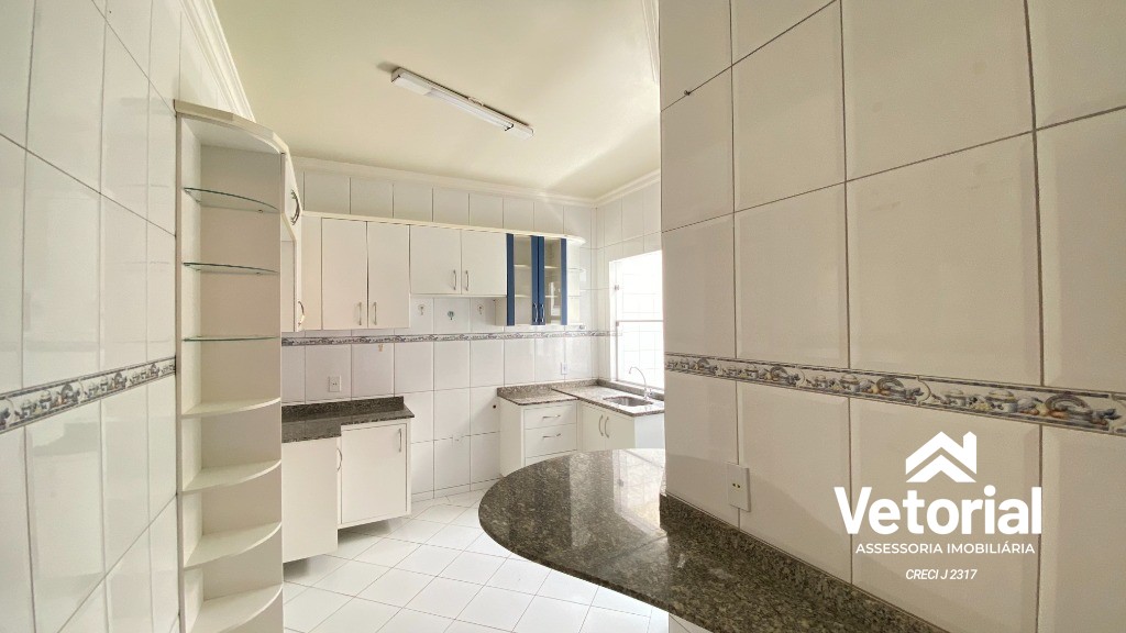 Foto Sobrado com 3/4, sendo 02 suítes , sala ampla, cozinha com armários, excelente! / Barreiras-BA