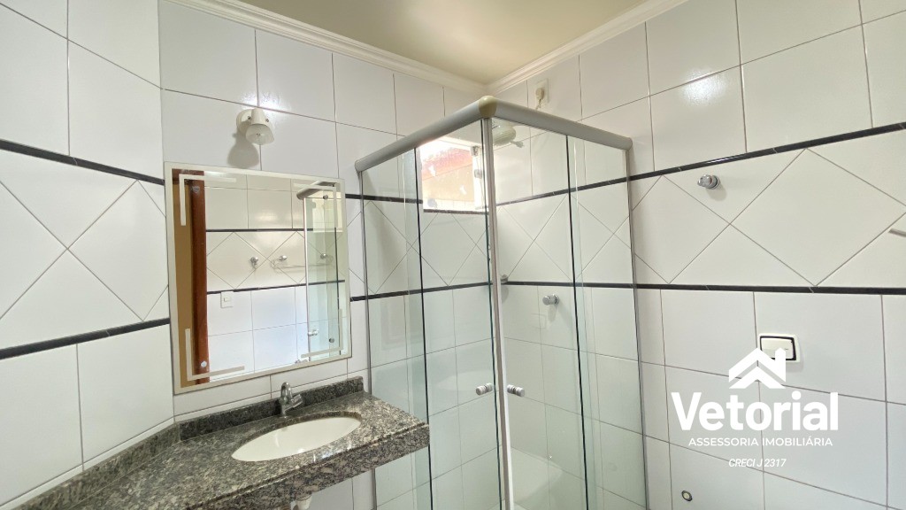 Foto Sobrado com 3/4, sendo 02 suítes , sala ampla, cozinha com armários, excelente! / Barreiras-BA