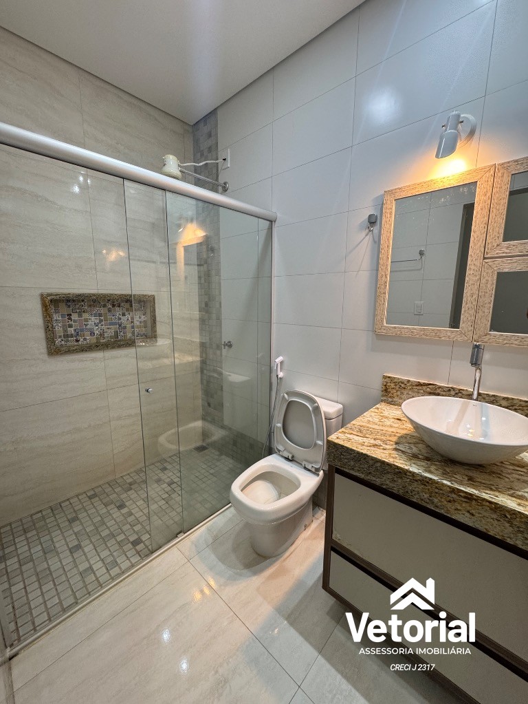 Foto Casa para locação de alto padrão no bairro Morada da Lua em Barreiras-BA: 3 quartos, 1 suíte, 1 sala, 2 banheiros, 2 vagas de garagem, 134,00 m² de área.