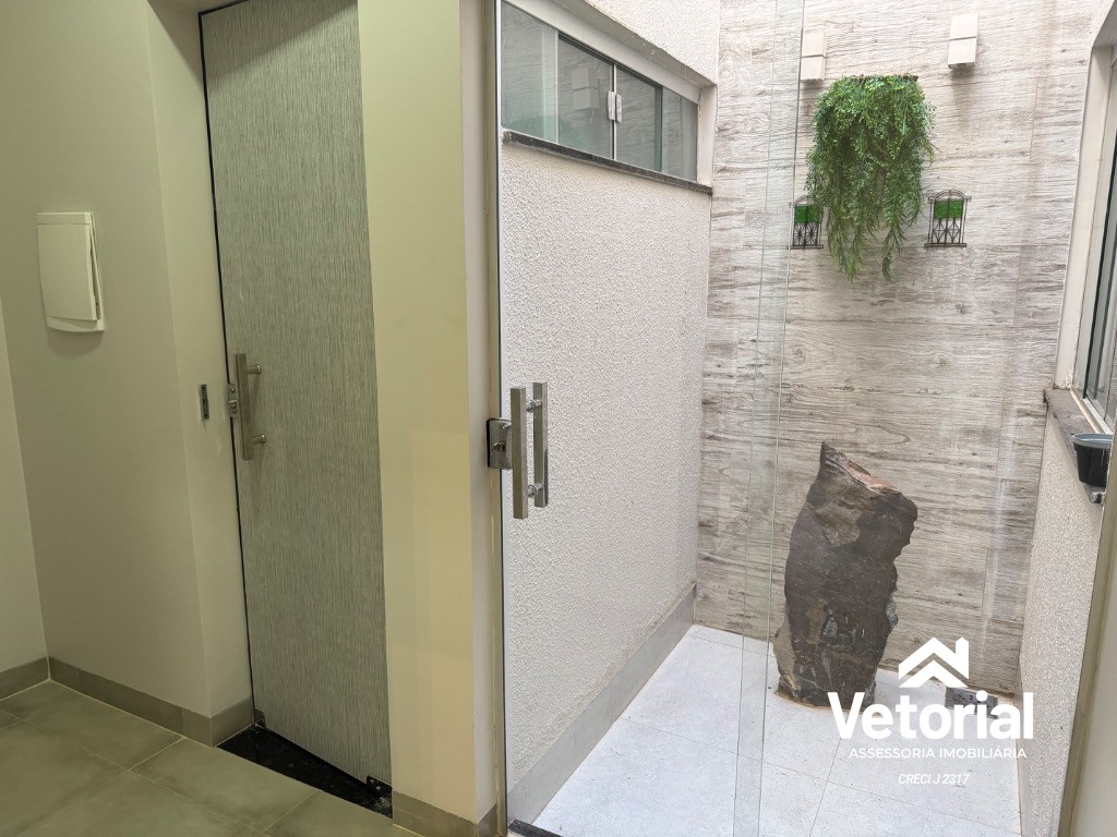 Foto Imperdível: Casa à venda em Barreiras-BA, bairro Morada da Lua, 3 quartos, 1 suíte, 1 sala, 2 banheiros, 2 vagas, 134m². Confira!