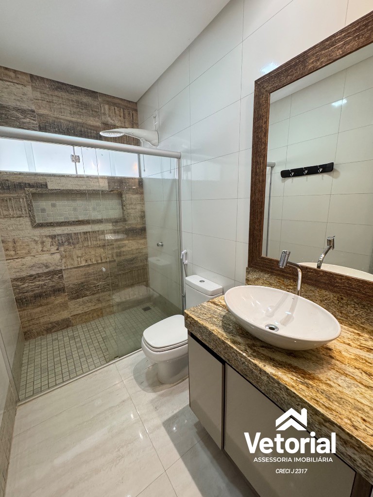 Foto Imperdível: Casa à venda em Barreiras-BA, bairro Morada da Lua, 3 quartos, 1 suíte, 1 sala, 2 banheiros, 2 vagas, 134m². Confira!