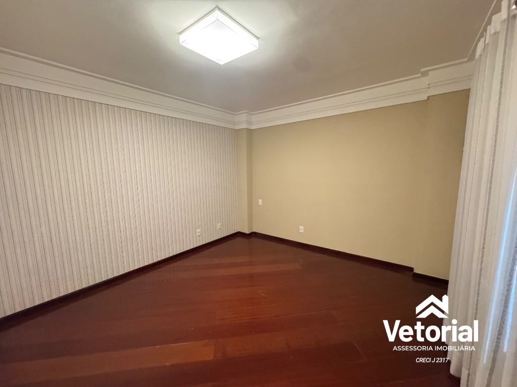 Foto Imperdível oportunidade de adquirir um amplo apartamento de 3 quartos, 3 suítes no Centro de Barreiras-BA 2 banheiros, 1 vaga e 197,86 m² de área.