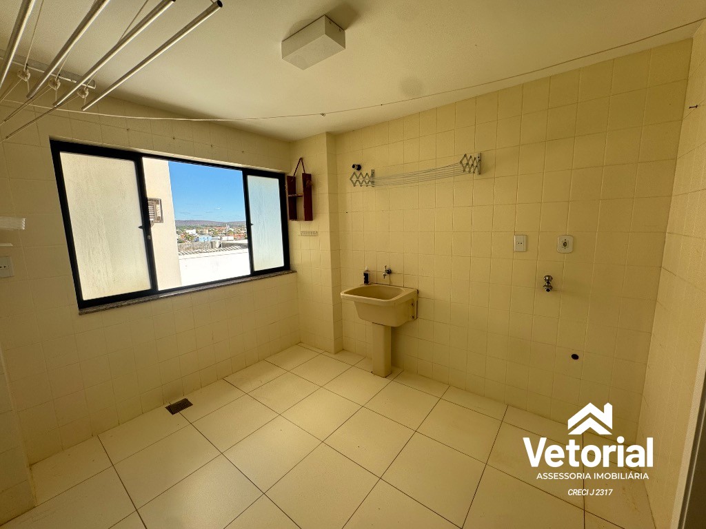Foto Imperdível oportunidade de adquirir um amplo apartamento de 3 quartos, 3 suítes no Centro de Barreiras-BA 2 banheiros, 1 vaga e 197,86 m² de área.