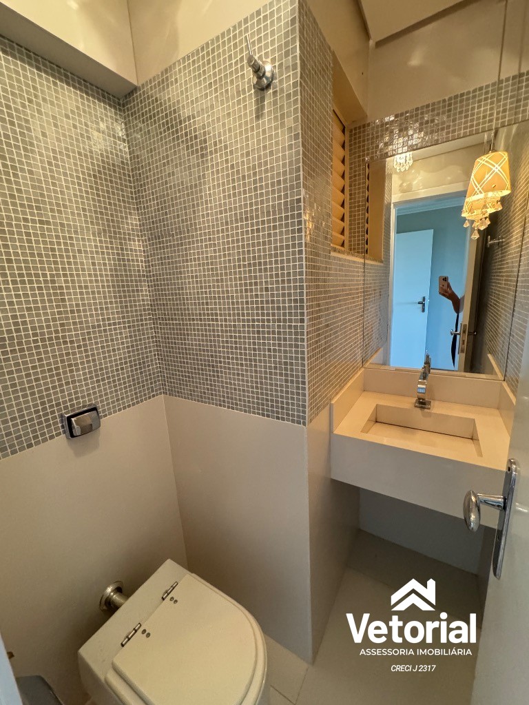 Foto Imperdível oportunidade de adquirir um amplo apartamento de 3 quartos, 3 suítes no Centro de Barreiras-BA 2 banheiros, 1 vaga e 197,86 m² de área.