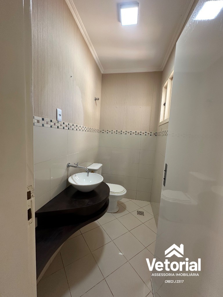 Foto Casa de Luxo para Locação em Barreiras-BA, Bairro Aratu: 3 Quartos, sendo 3 Suítes, closet, 3 Salas, 6 Banheiros, 2 Vagas, 479,99 m².