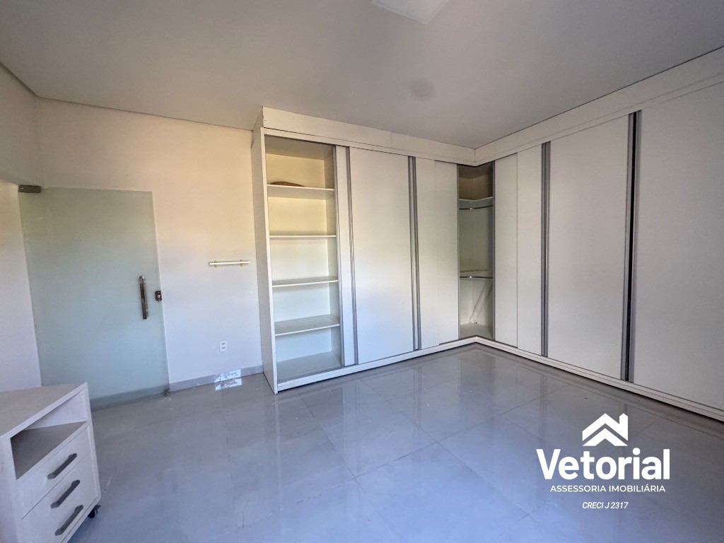 Foto Imperdível! Casa para locação em Barreiras-BA, bairro Aratu, 1 quarto, 1 sala, 2 banheiros, 3 vagas de garagem, 84,00m².
