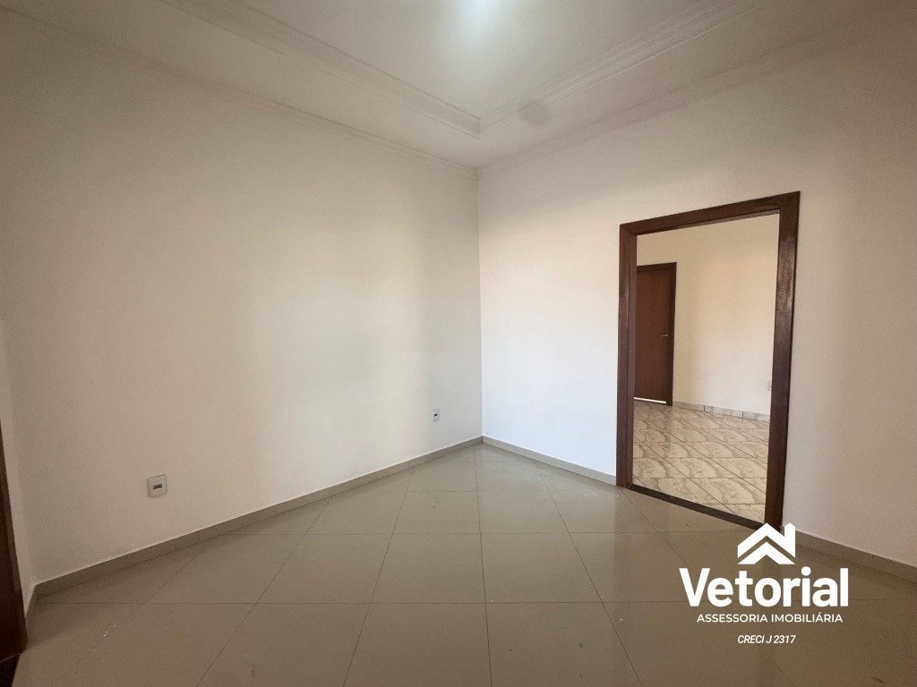 Foto Casa para locação no Recanto dos Pássaros em Barreiras-BA: 4 quartos, 1 suíte, 2 salas, 1 banheiro, 1 vaga de garagem, 85m²!