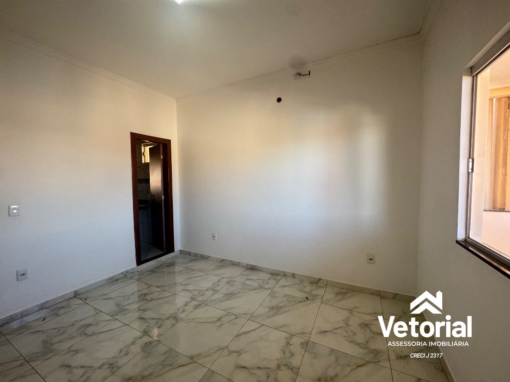 Foto Casa para locação no Recanto dos Pássaros em Barreiras-BA: 4 quartos, 1 suíte, 2 salas, 1 banheiro, 1 vaga de garagem, 85m²!