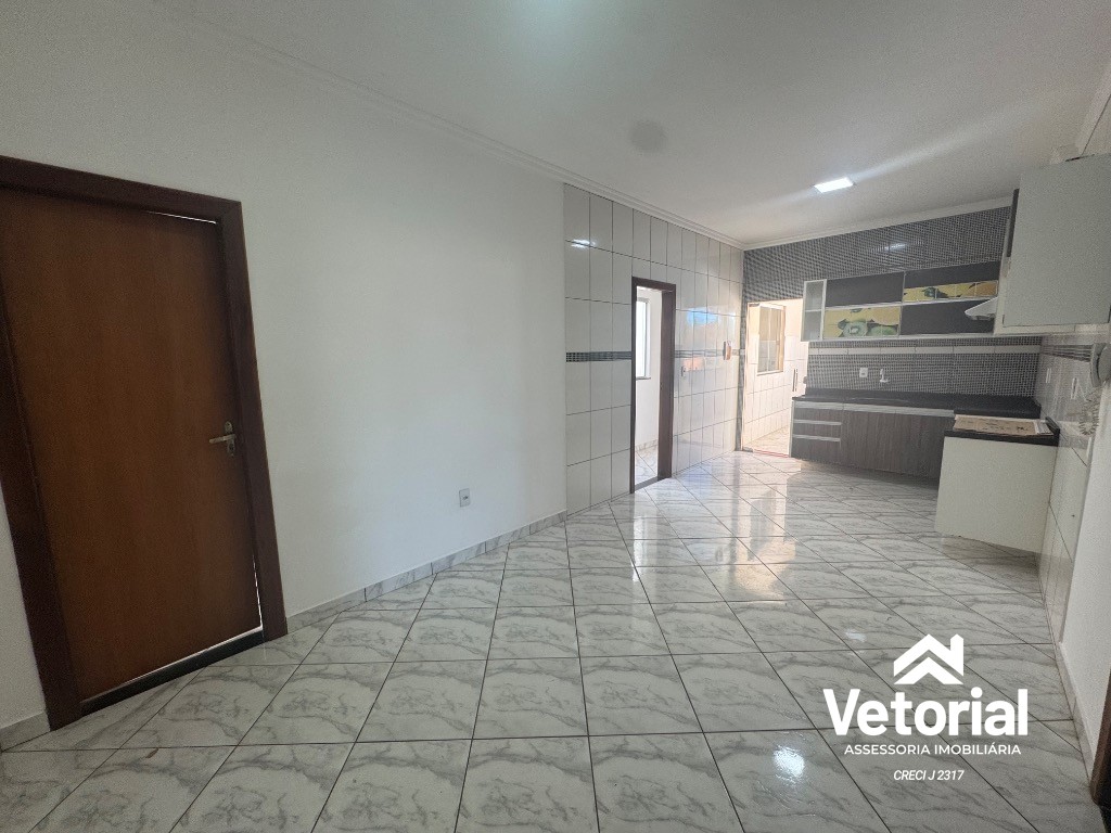 Foto Casa para locação no Recanto dos Pássaros em Barreiras-BA: 4 quartos, 1 suíte, 2 salas, 1 banheiro, 1 vaga de garagem, 85m²!