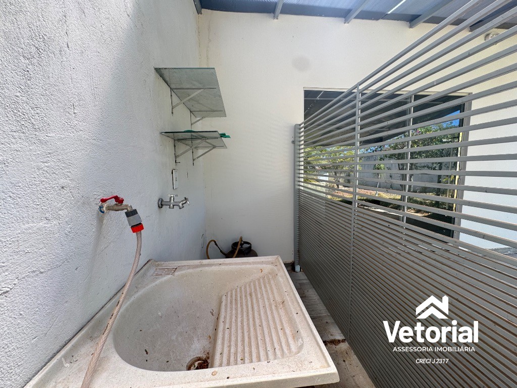 Foto Imperdível! Casa para locação em Barreiras-BA, bairro Aratu, 1 quarto, 1 sala, 2 banheiros, 3 vagas de garagem, 84,00m².