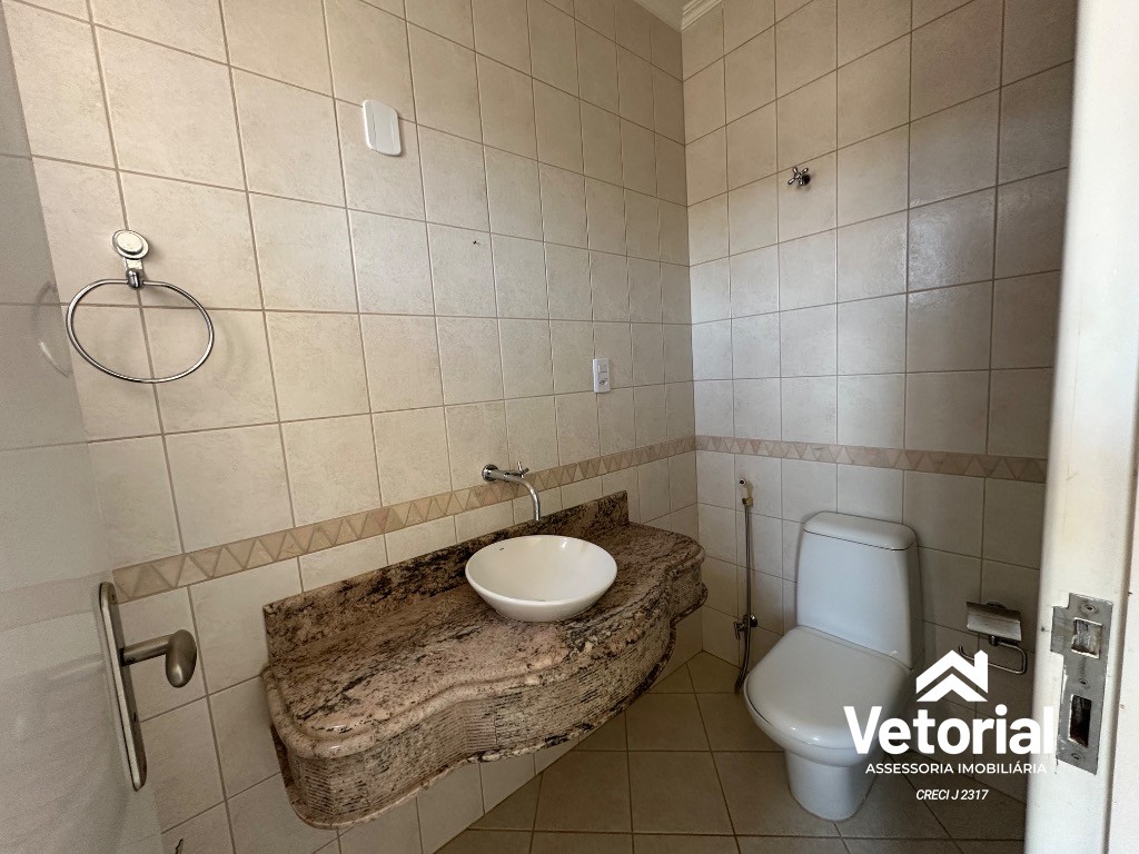 Foto Casa de Luxo para Locação em Barreiras-BA, Bairro Aratu: 3 Quartos, sendo 3 Suítes, closet, 3 Salas, 6 Banheiros, 2 Vagas, 479,99 m².