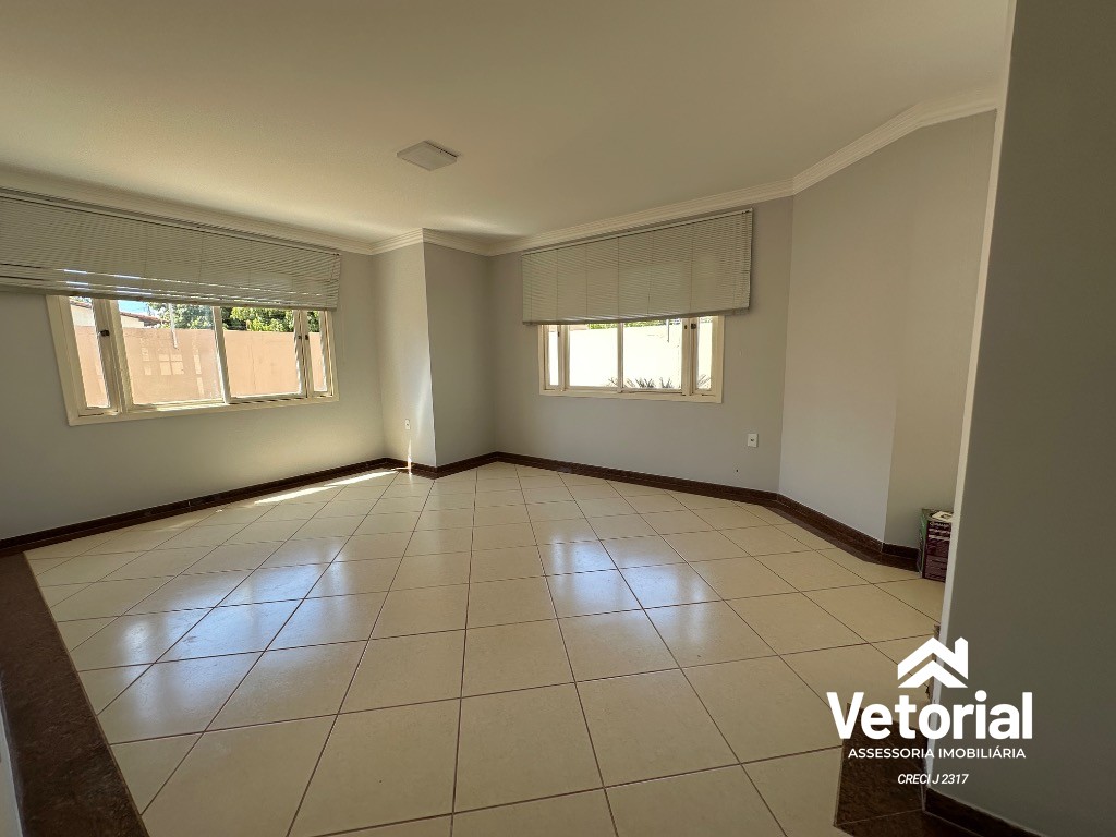 Foto Casa para Locação Comercial em Barreiras-BA, Bairro Aratu: 3 Quartos, sendo 3 Suítes, closet, 3 Salas, 6 Banheiros, 2 Vagas, 479,99 m².