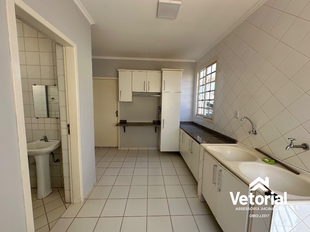 Foto Casa para Locação Comercial em Barreiras-BA, Bairro Aratu: 3 Quartos, sendo 3 Suítes, closet, 3 Salas, 6 Banheiros, 2 Vagas, 479,99 m².