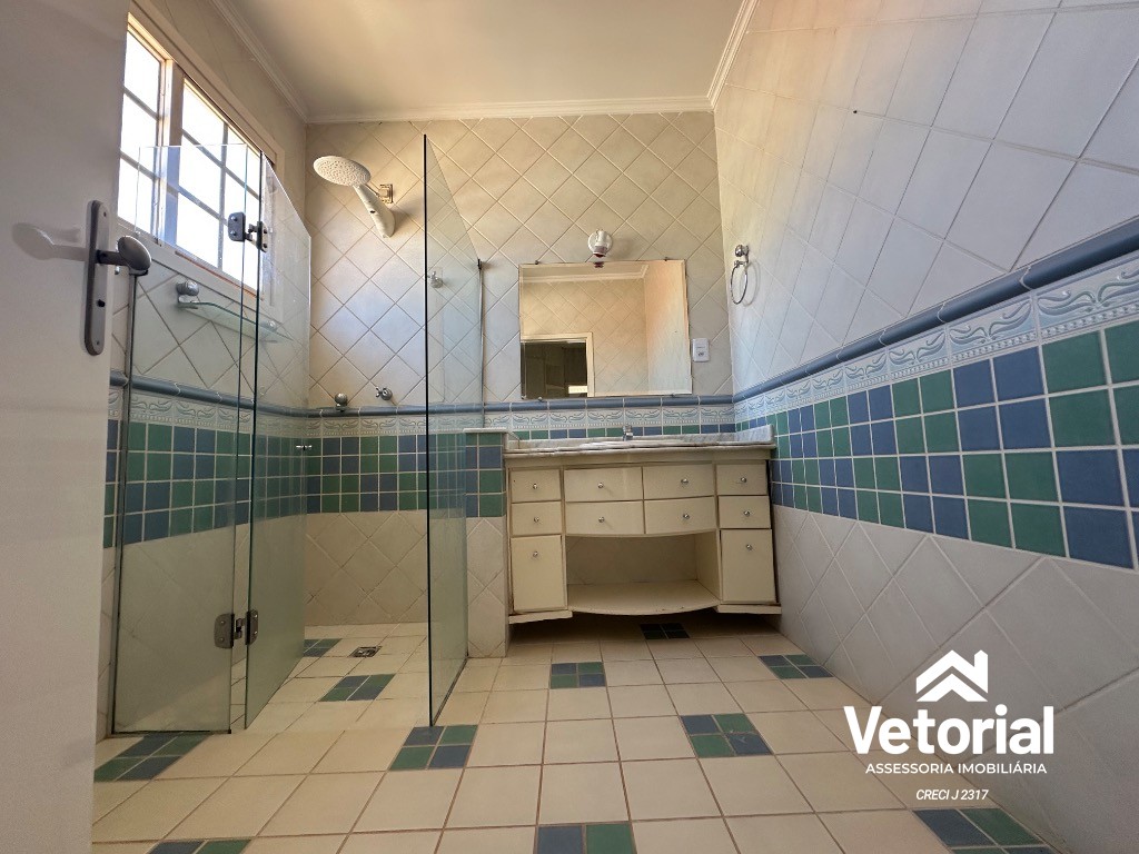 Foto Casa para Locação Comercial em Barreiras-BA, Bairro Aratu: 3 Quartos, sendo 3 Suítes, closet, 3 Salas, 6 Banheiros, 2 Vagas, 479,99 m².