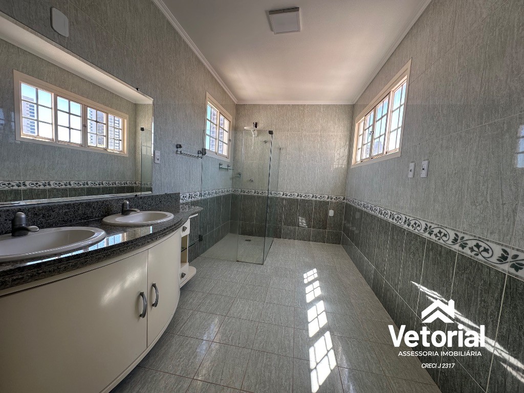 Foto Casa para Locação Comercial em Barreiras-BA, Bairro Aratu: 3 Quartos, sendo 3 Suítes, closet, 3 Salas, 6 Banheiros, 2 Vagas, 479,99 m².