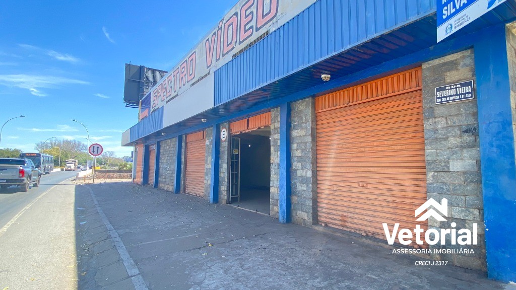 Foto Ponto Comercial no Centro de Barreiras, formato retangular, frente ampla, 04 vagas de garagem frontal, 02 banheiros, depósito.