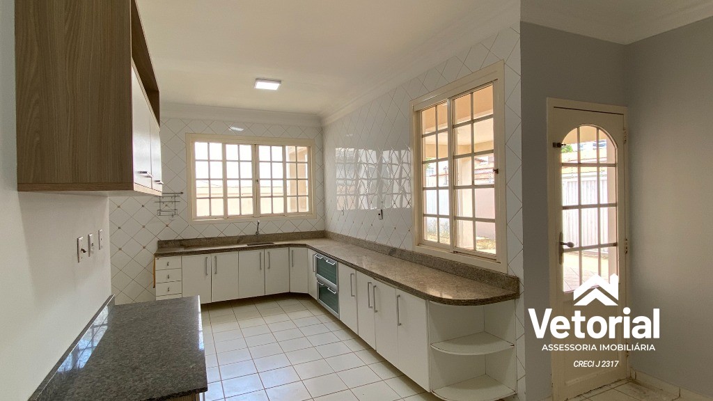 Foto Casa para Locação Comercial   4 Quartos, sendo 3 Suítes, closet, 3 Salas, 6 Banheiros, 2 Vagas, 479,99 m² - Renato Gonçalves - Barreriras/BA