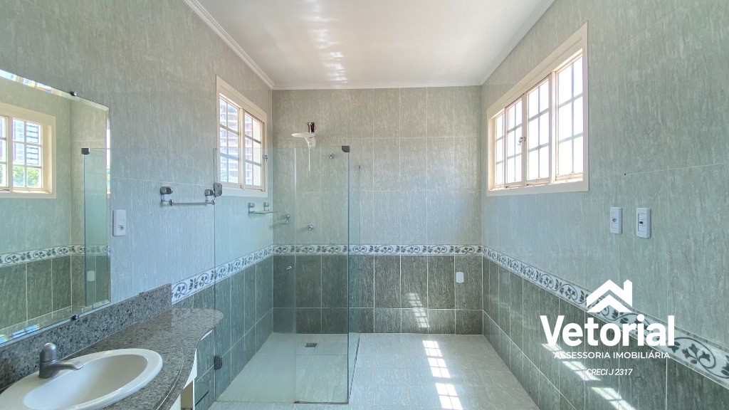 Foto Casa para Locação Comercial   4 Quartos, sendo 3 Suítes, closet, 3 Salas, 6 Banheiros, 2 Vagas, 479,99 m² - Renato Gonçalves - Barreriras/BA