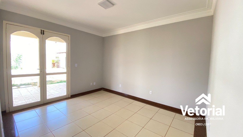 Foto Casa para Locação Comercial   4 Quartos, sendo 3 Suítes, closet, 3 Salas, 6 Banheiros, 2 Vagas, 479,99 m² - Renato Gonçalves - Barreriras/BA