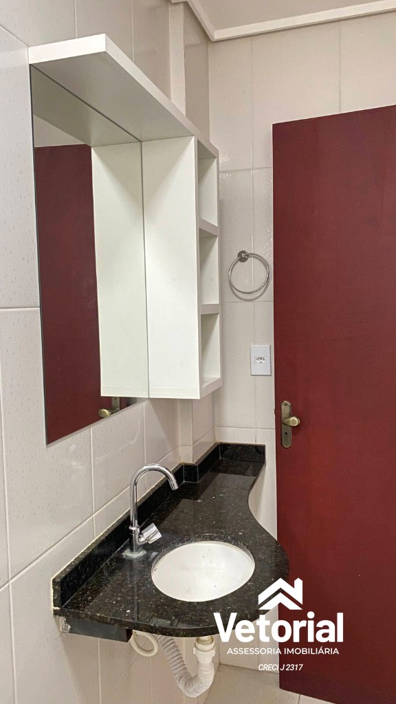 Foto Apto. 1/4, armário na cozinha, excelente localização, espaçoso e super ventilado - Barreiras/Ba