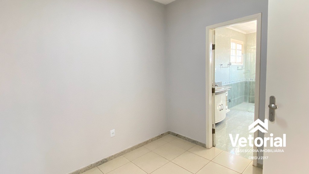 Foto Casa para Locação Comercial   4 Quartos, sendo 3 Suítes, closet, 3 Salas, 6 Banheiros, 2 Vagas, 479,99 m² - Renato Gonçalves - Barreriras/BA